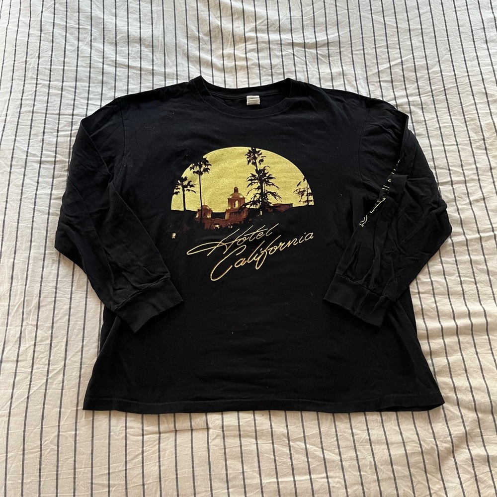 Black Long Sleeve Eagles Graphic Tee - Picture 2 of 6